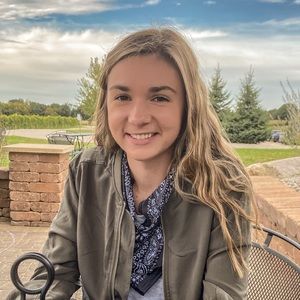 Meet your Posher, Emily